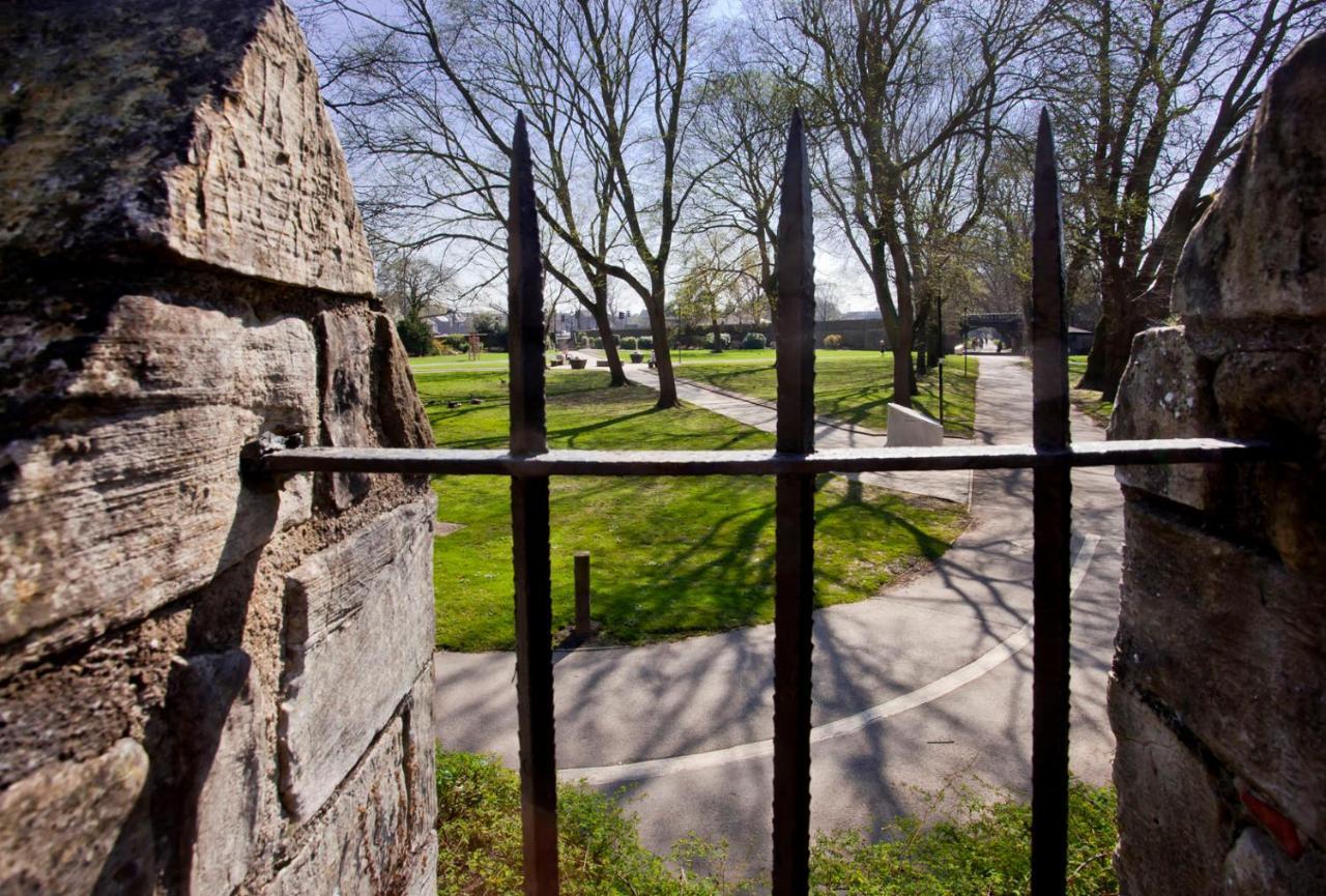 The Davey Tower, Medieval Riverside House ยอร์ค ภายนอก รูปภาพ